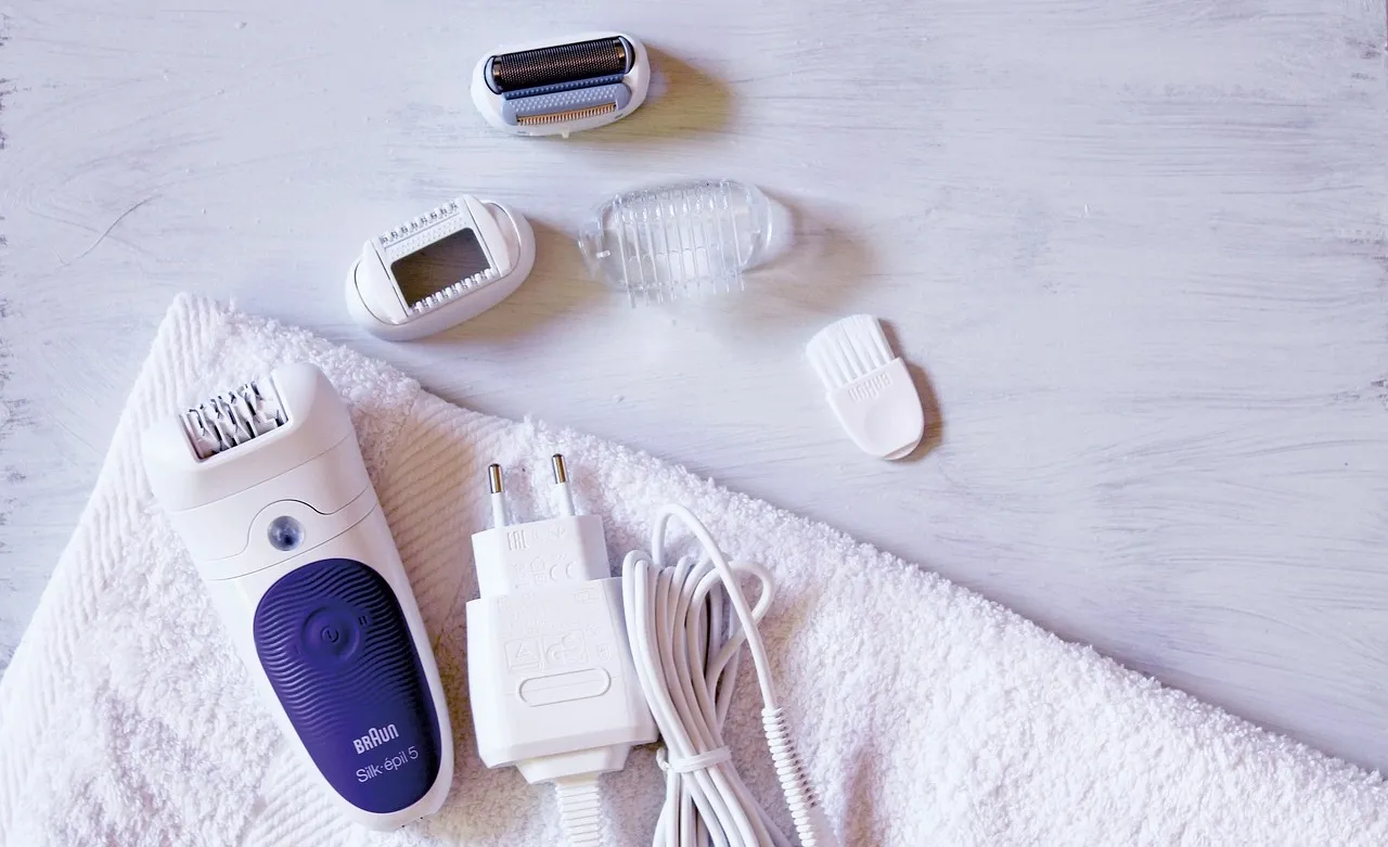 Zdjęcie Golarka vs. depilator: R&oacute;żnice, b&oacute;l, koszty. Co wybrać dla siebie?