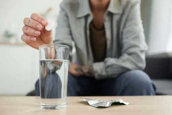 Zdjęcie Skuteczne sposoby na ból głowy po alkoholu, które naprawdę działają