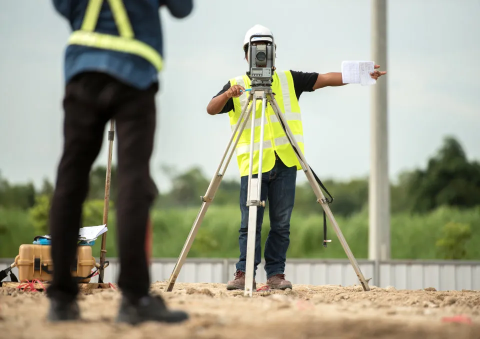 Zdjęcie Na czym polega praca geodety? Kluczowe zadania i umiejętności