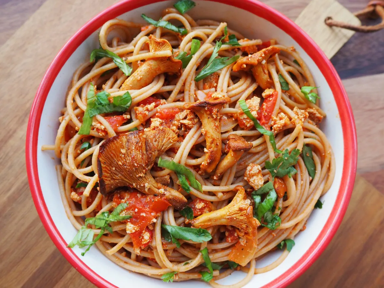 Zdjęcie Pyszne spaghetti z tofu – wegański przepis, który zachwyci smakiem
