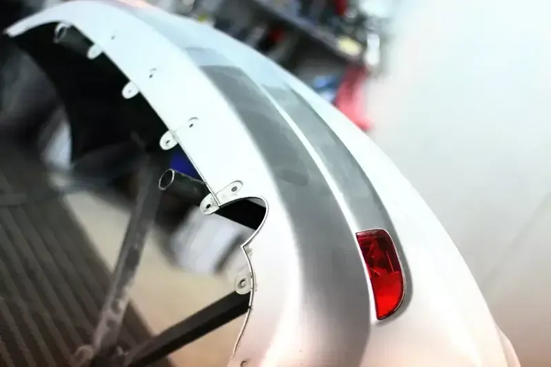 Zdjęcie Z jakiego plastiku jest zderzak samochodowy? Odkryj tajemnice materiałów