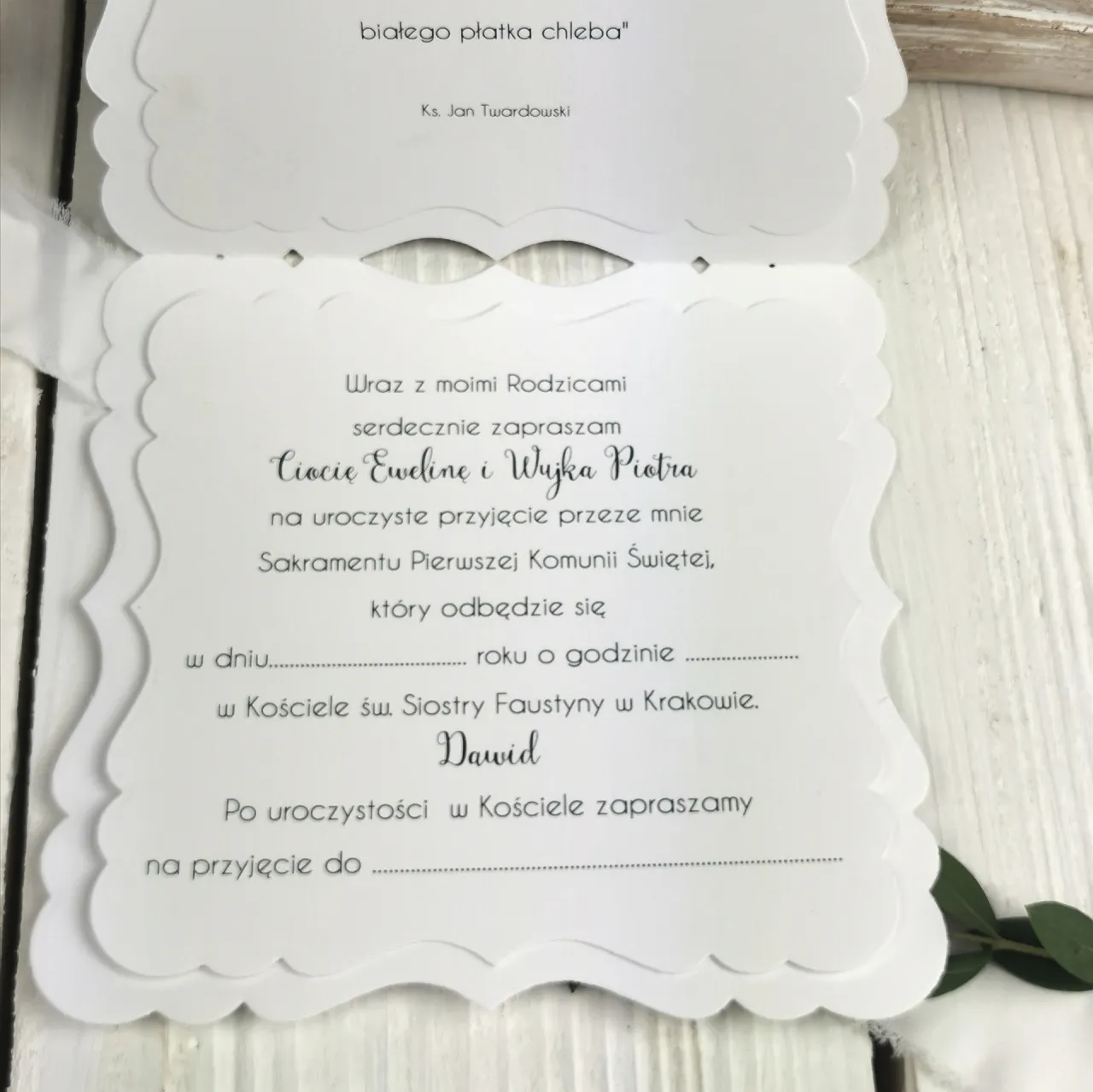 Zdjęcie Jak wypisać zaproszenie na komunię dla chrzestnego z sercem