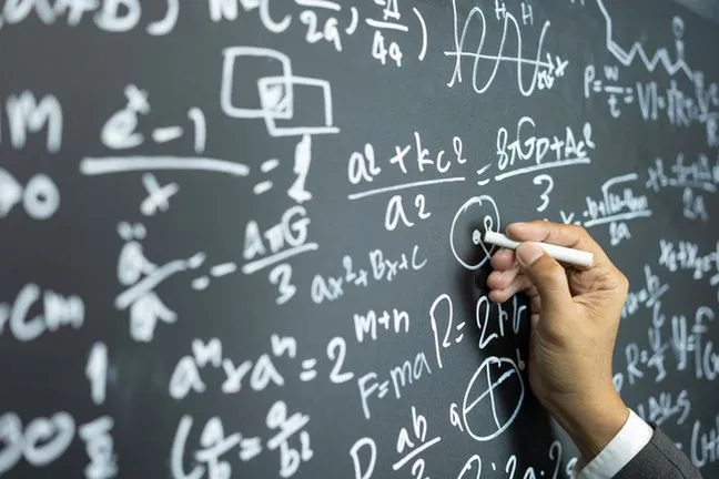 Zdjęcie Co to jest wyrażenie algebraiczne? Zrozumienie i przykłady