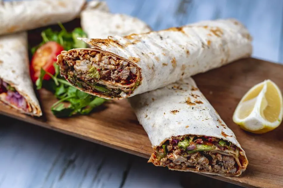 Zdjęcie Ile kcal ma kebab w cieście? Wartość kaloryczna i zdrowsze alternatywy