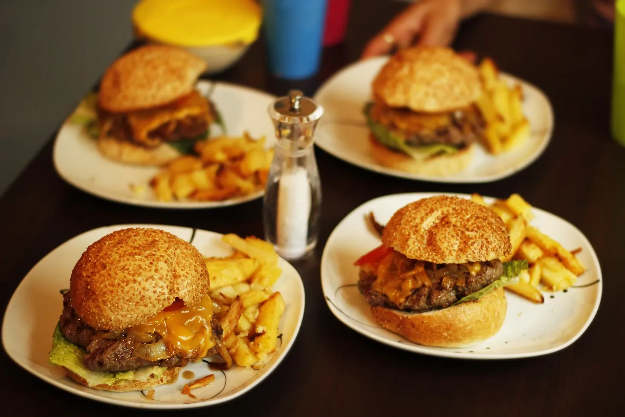 Zdjęcie Kiedy jest dzień hamburgera? Poznaj datę i ciekawe fakty!