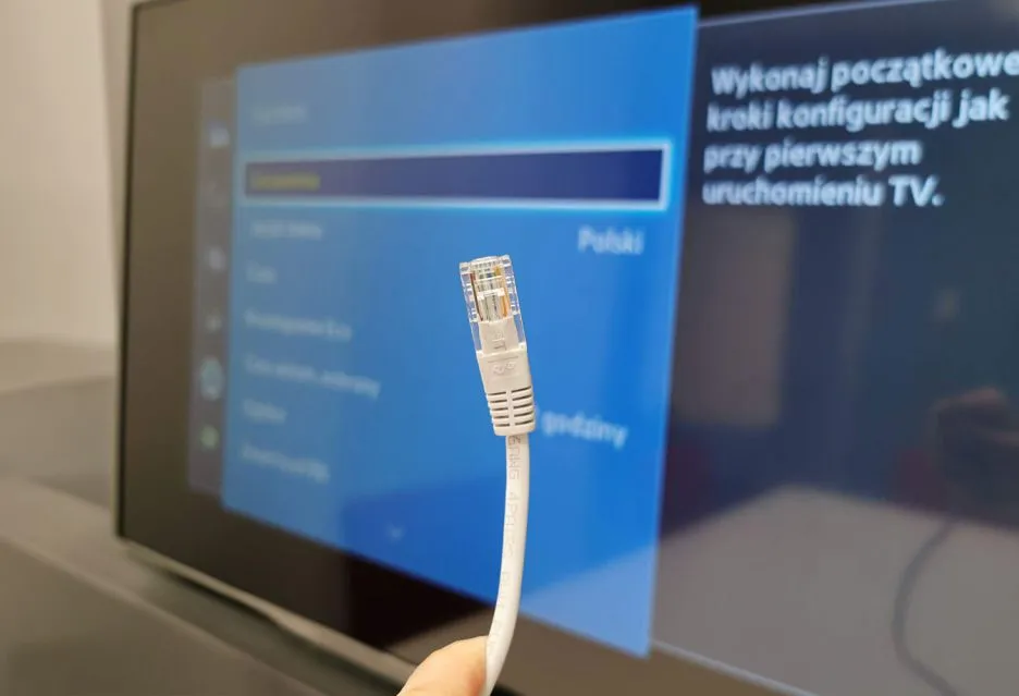 Zdjęcie Jak podłączyć telewizor Samsung do internetu przez kabel bez problemów