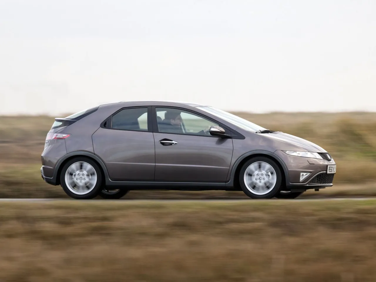 Zdjęcie Honda Civic 8 jaki silnik: wybierz najlepszy silnik dla siebie