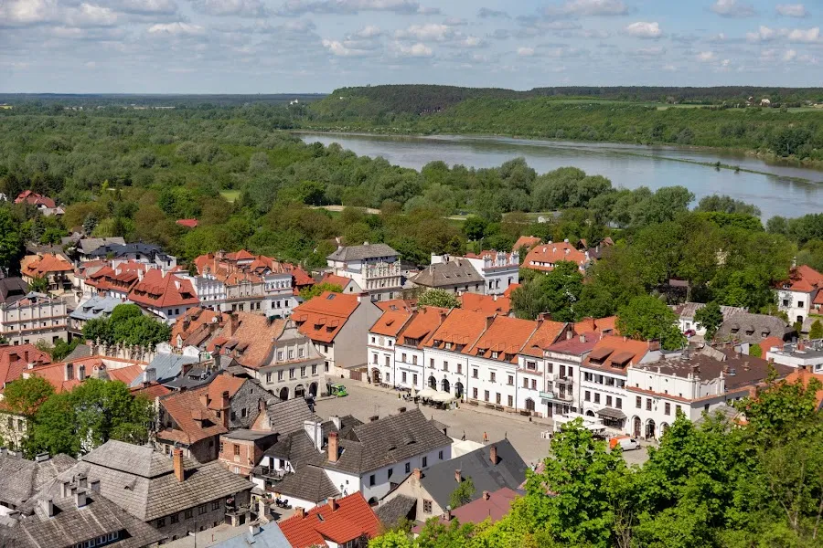 Zdjęcie Gdzie dokładnie leży Kazimierz Dolny? Poznaj jego położenie i atrakcje