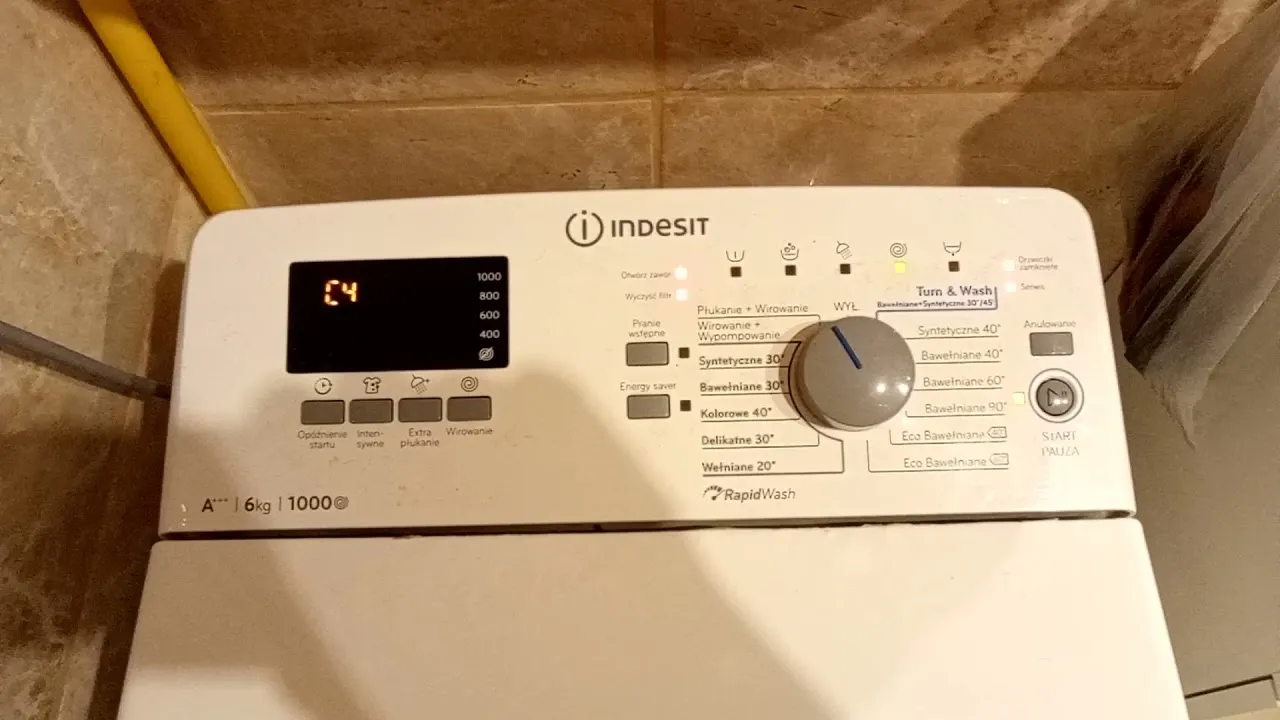 Zdjęcie Jak zresetować pralkę Indesit i uniknąć problemów z działaniem