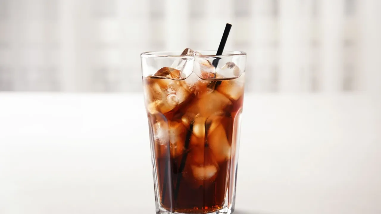 Zdjęcie Uzależnienie od coca coli objawy – jak rozpoznać i unikać skutków zdrowotnych