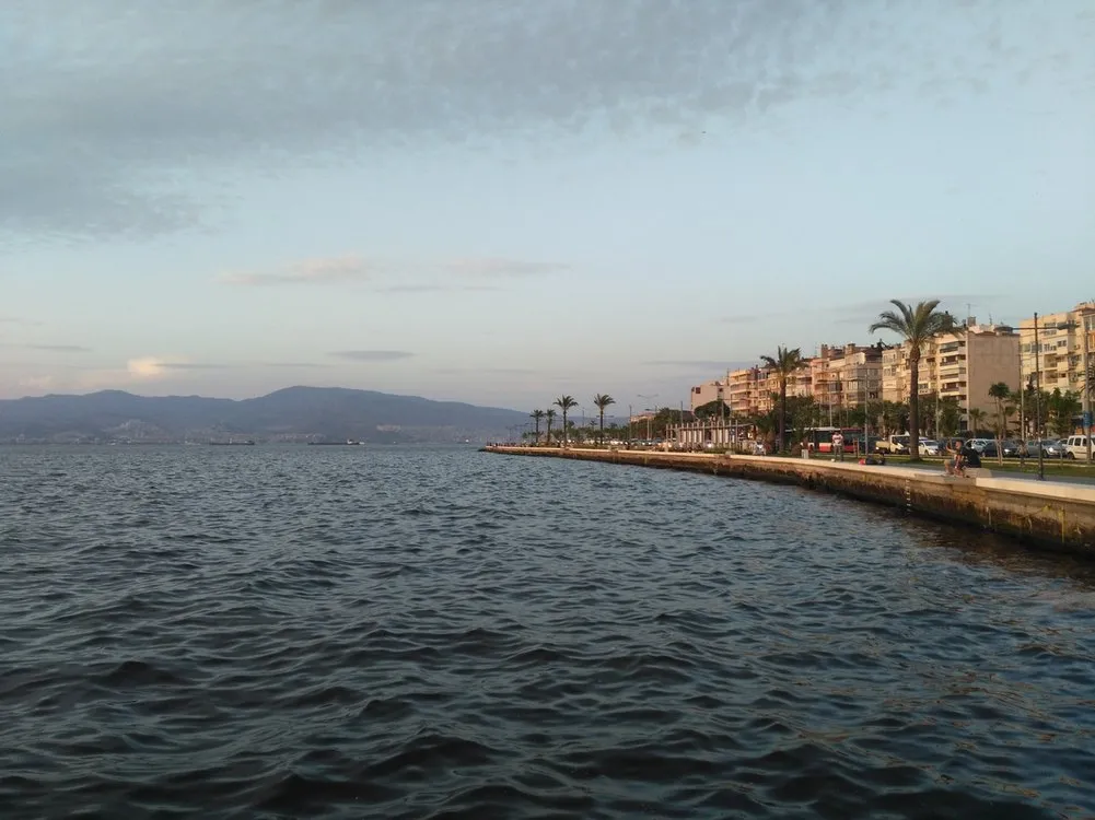 Zdjęcie Izmir nad jakim morzem? Odkryj piękno Morza Egejskiego