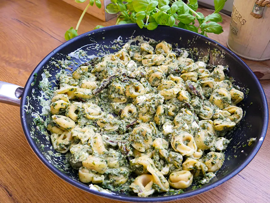 Zdjęcie Jaki sos do tortellini ze szpinakiem i ricottą? Odkryj najlepsze przepisy