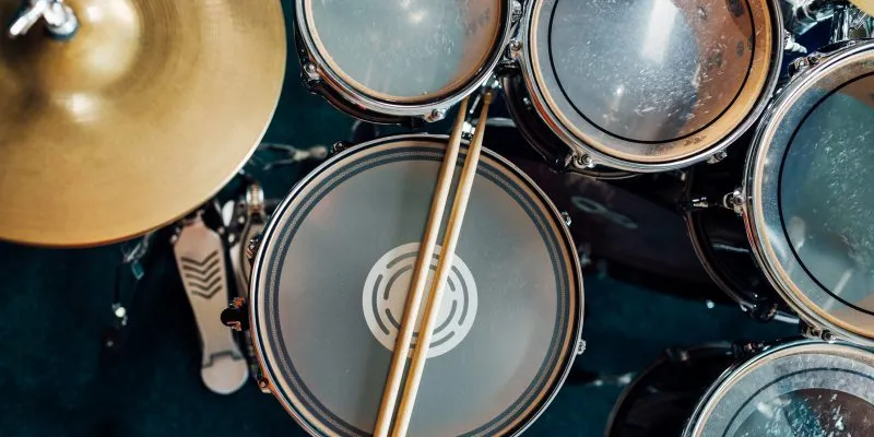 Zdjęcie Podstawy perkusji: poznaj budowę i rodzaje tego fascynującego instrumentu