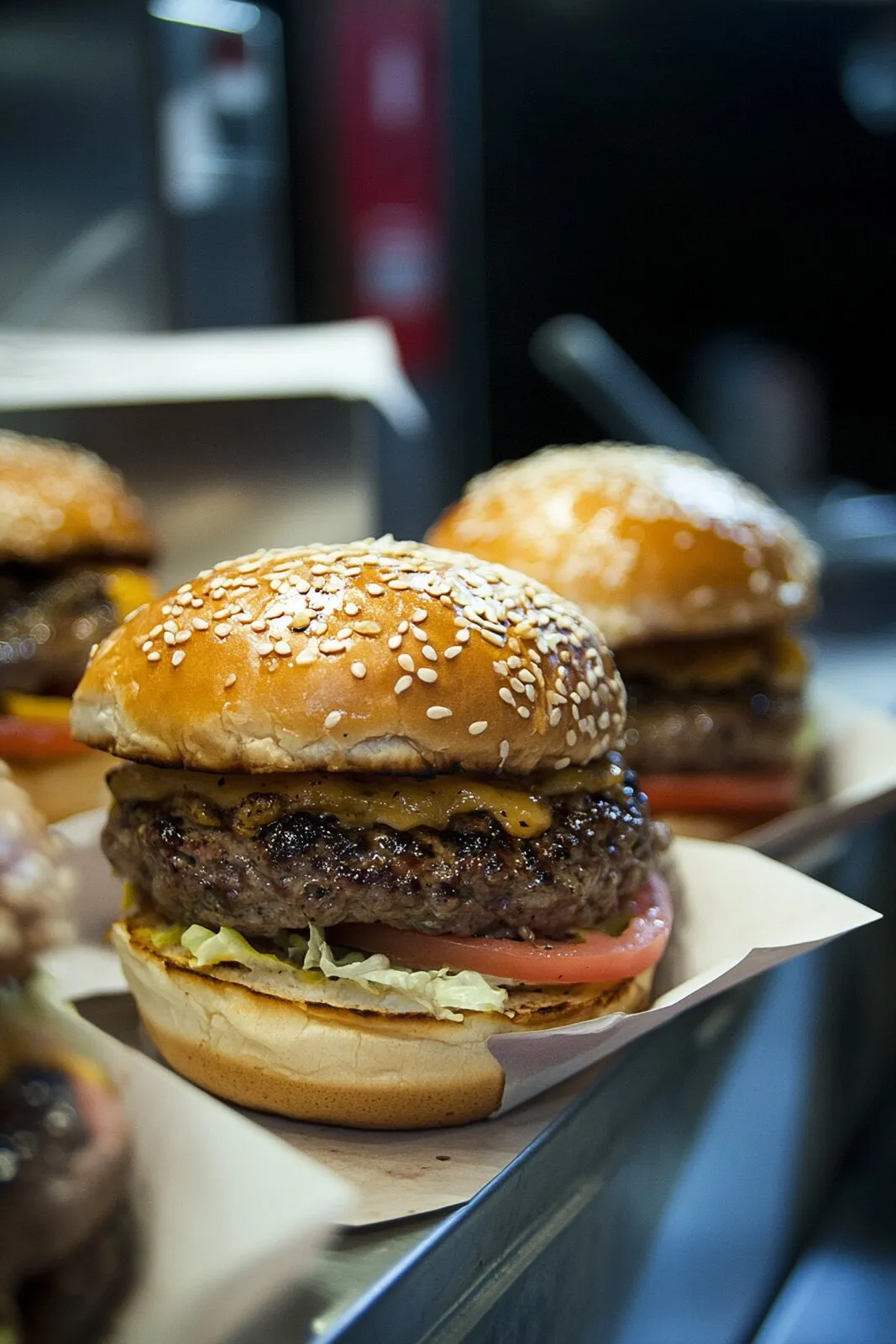 Zdjęcie Ile piec hamburgery w piekarniku, by były soczyste i pyszne?