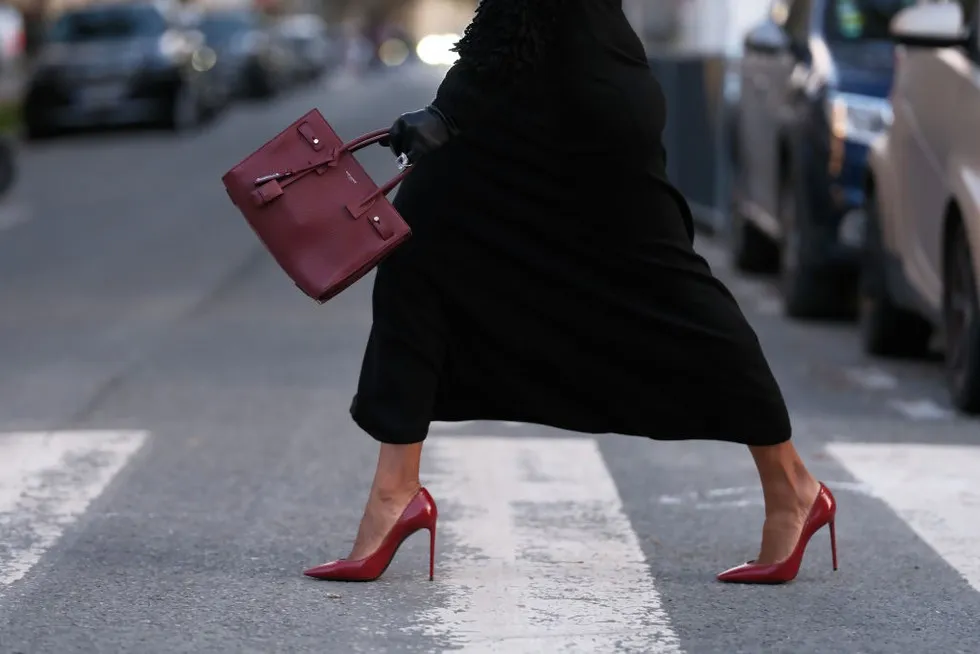 Zdjęcie Do czego nosić bordowe buty: 7 stylizacji na każdą okazję