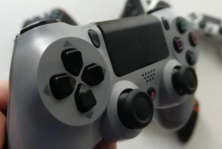 Zdjęcie W jakie gry na PC można grać padem? Odkryj najlepsze tytuły!