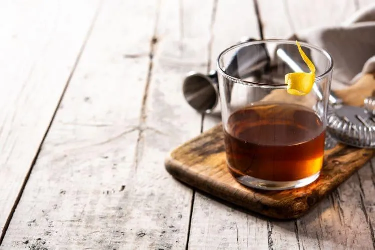 Zdjęcie Odkryj sekrety sazerac drink – przepis, historia i ciekawostki