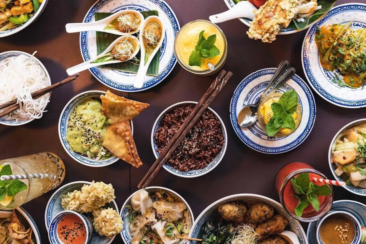 Modernes veganes Gericht in einem Restaurant