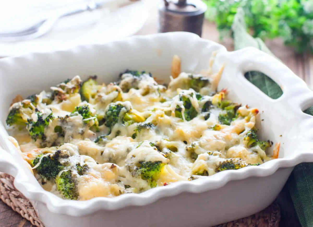 Gotowa zapiekanka z brokułami i kurczakiem