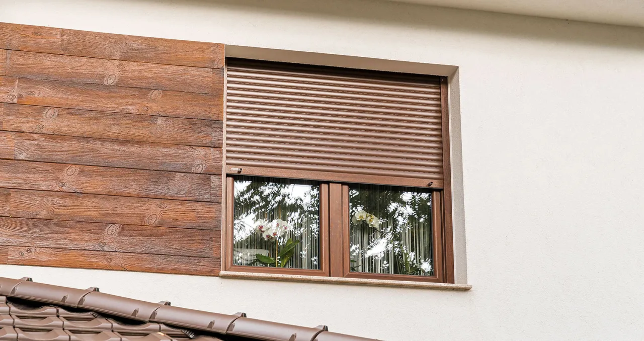 wentylator z miską lodu, rolety zewnętrzne, folie okienne na upał