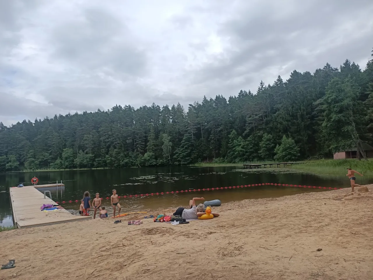 Plaża Jezioro Czarne Płoty pomost