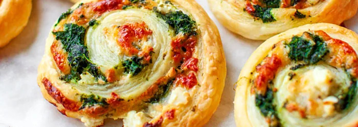 zapiekanka ciasto francuskie szpinak feta gotowa