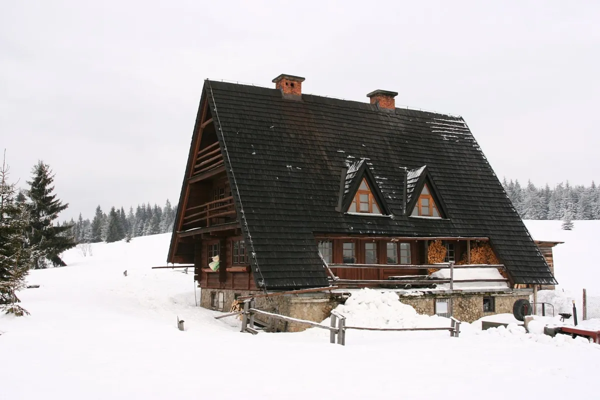 Bacówka PTTK Krawców Wierch widok Mała Fatra