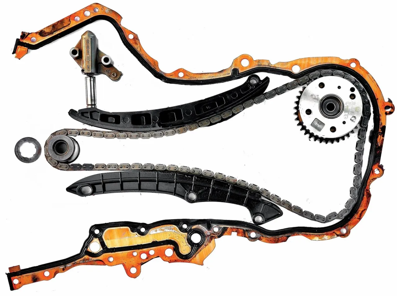 Zestaw części do wymiany rozrządu na łańcuchu: napinacz, ślizgi, łańcuch, koło zębate i uszczelki.