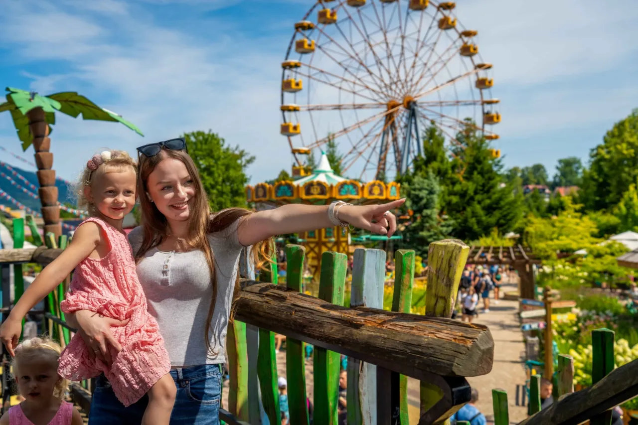 Rabkoland Diabelski Młyn i widok na park