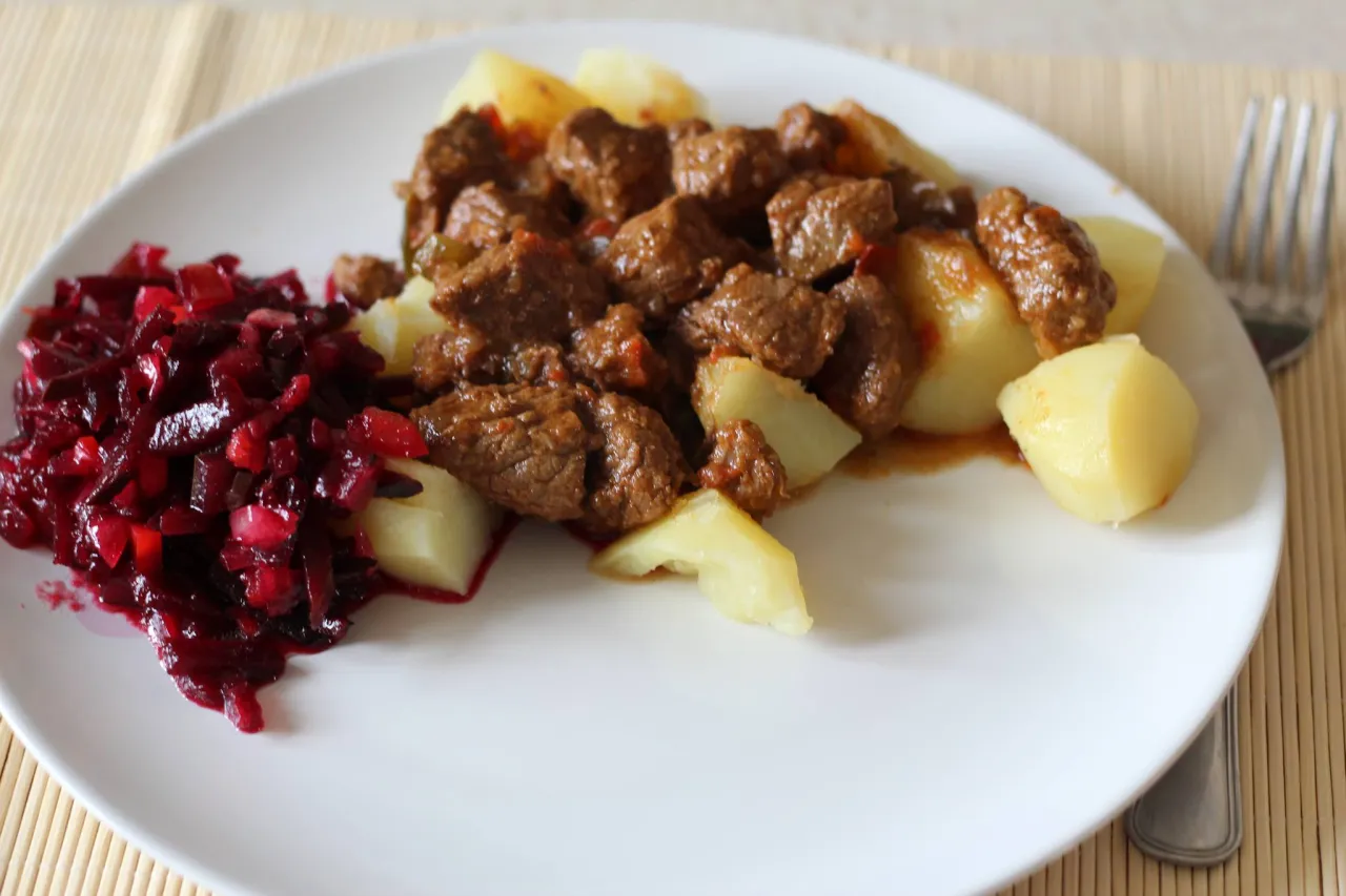 Kawałki wołowiny na gulasz