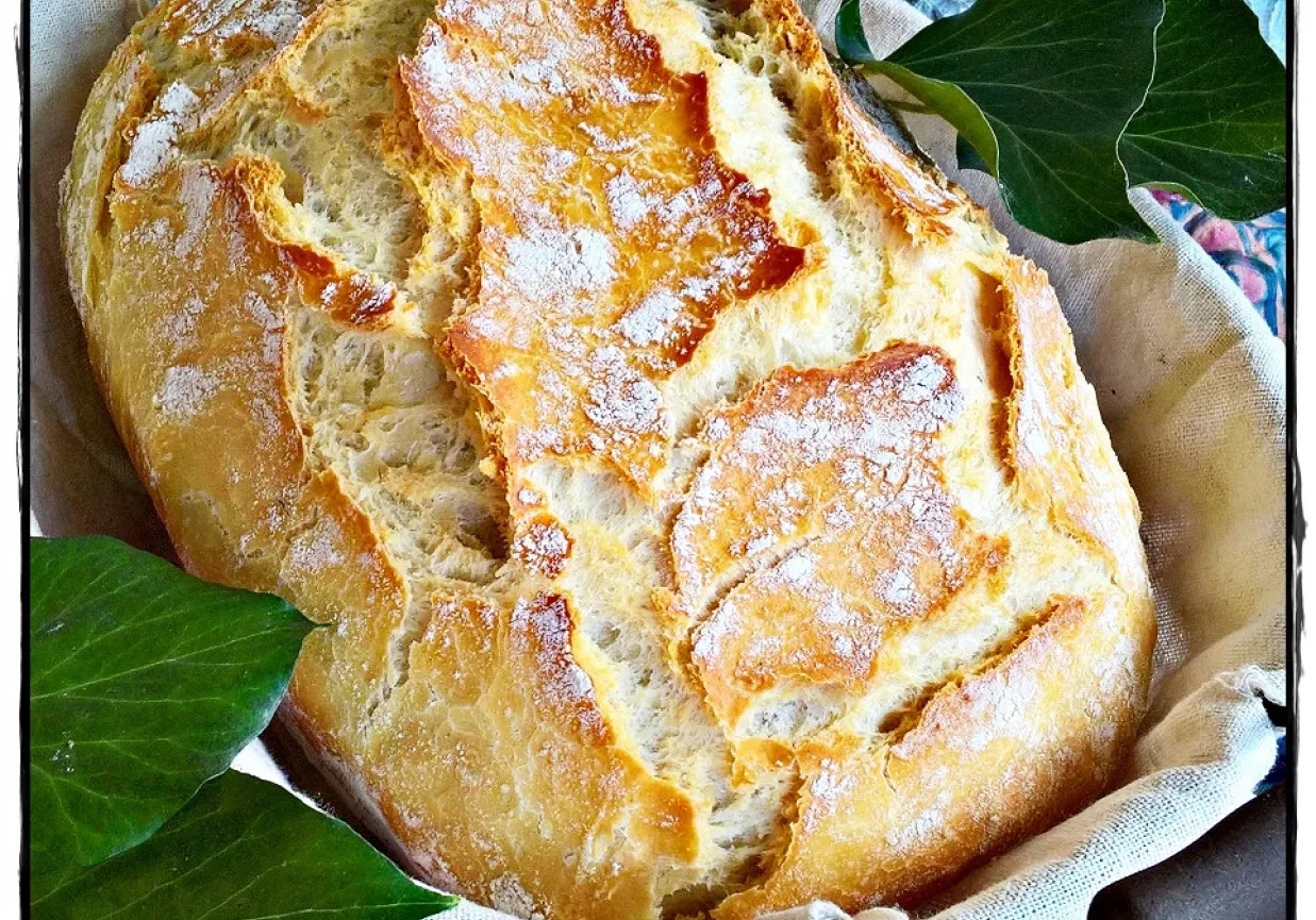 Domowy chleb z chrupiącą sk&oacute;rką, idealny do przygotowania w domu. Zobacz, jak upiec chleb w domu i ciesz się jego smakiem.
