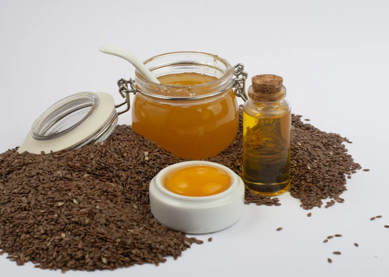 naturalne składniki do domowych maseczek mi&oacute;d drożdże siemię len