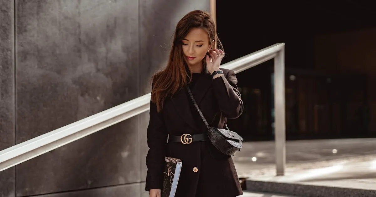 Stylizacje z paskiem Gucci do jeansów sukienki marynarki