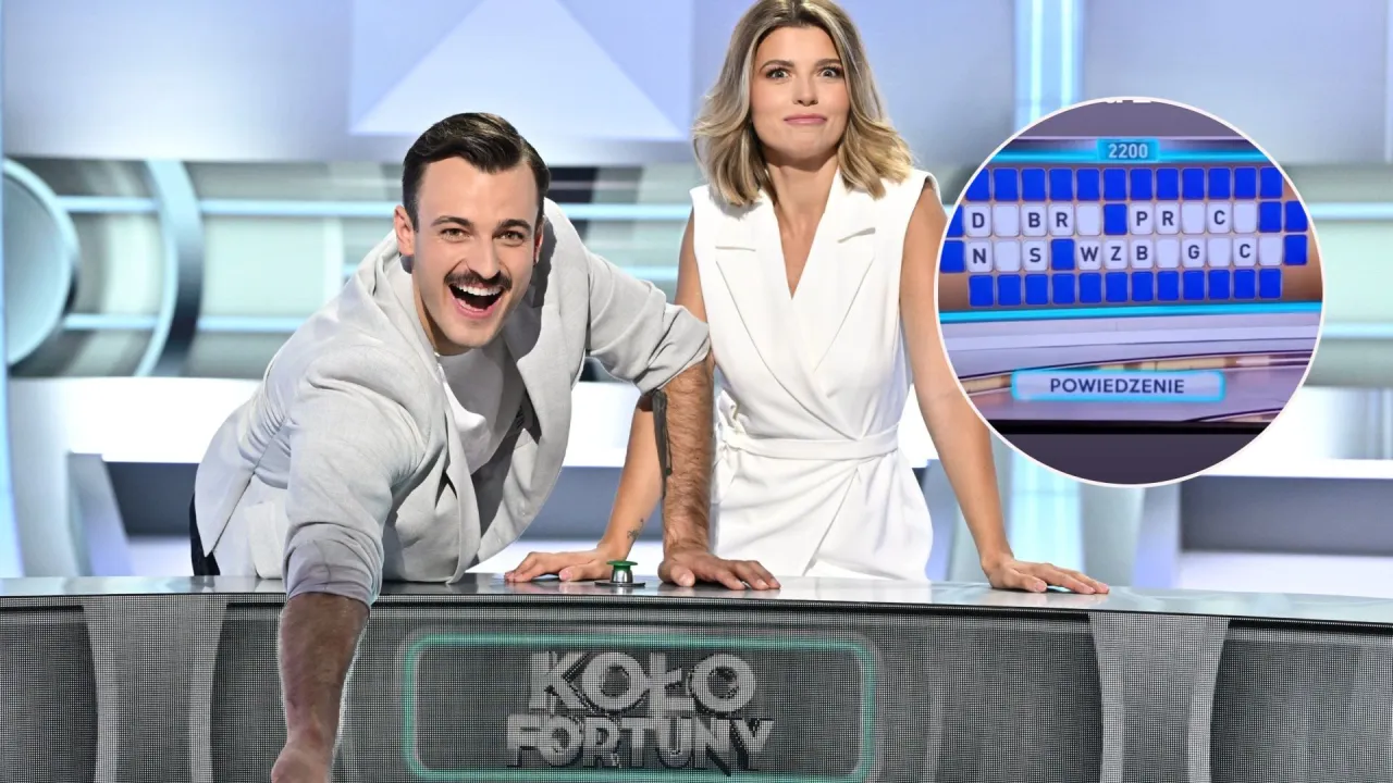 Krzysztof z Koła Fortuny i jego koleżanka z uśmiechem czekają na ruch gracza. Na ekranie widać planszę z literami.