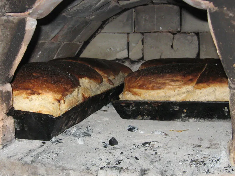 Wypiek chleba w piecu tradycyjnym