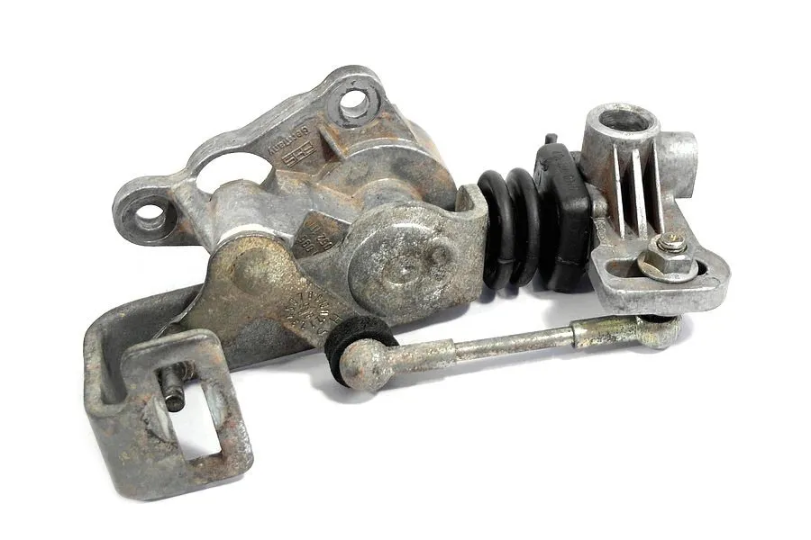 mechanizm zmiany biegów wybierak polo 6n pod maską