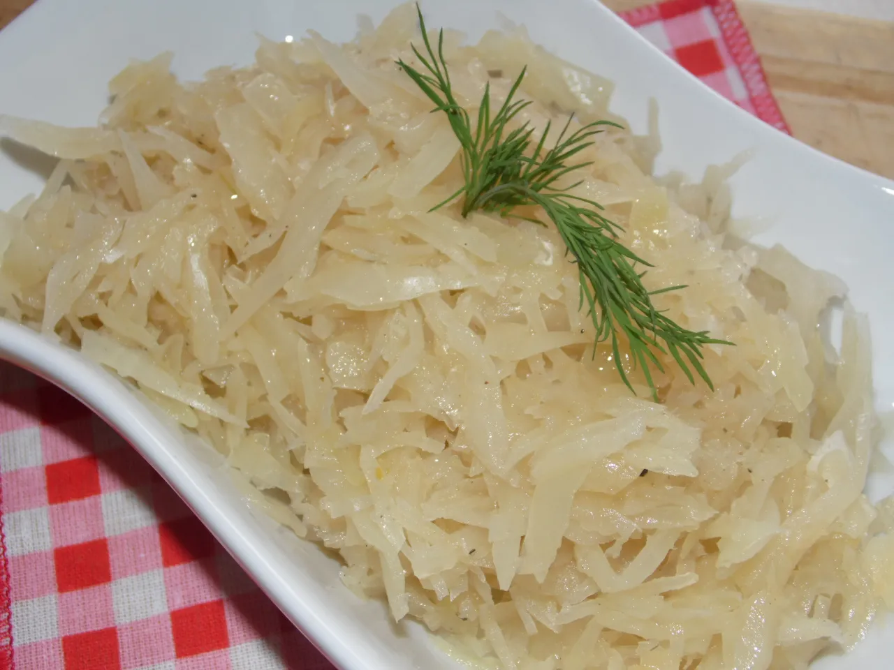 Ugotowana kapusta z koperkiem, idealna do obiadu. Pyszny pomysł, co zrobić z ugotowanej kapusty.