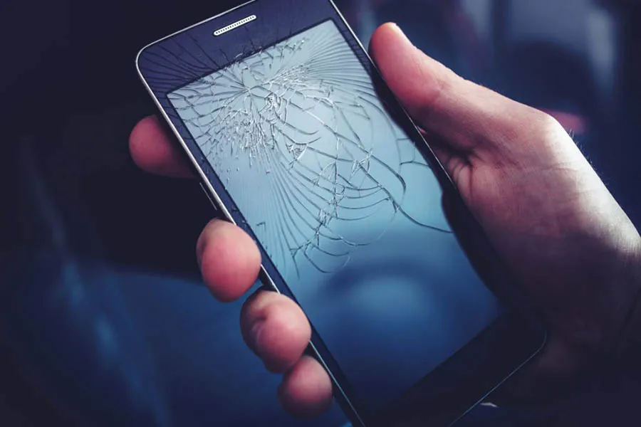Zdjęcie Jak naprawić pękniętą szybkę w telefonie: skuteczne metody i porady