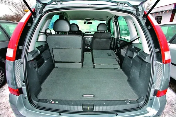 Opel Meriva bagażnik wnętrze