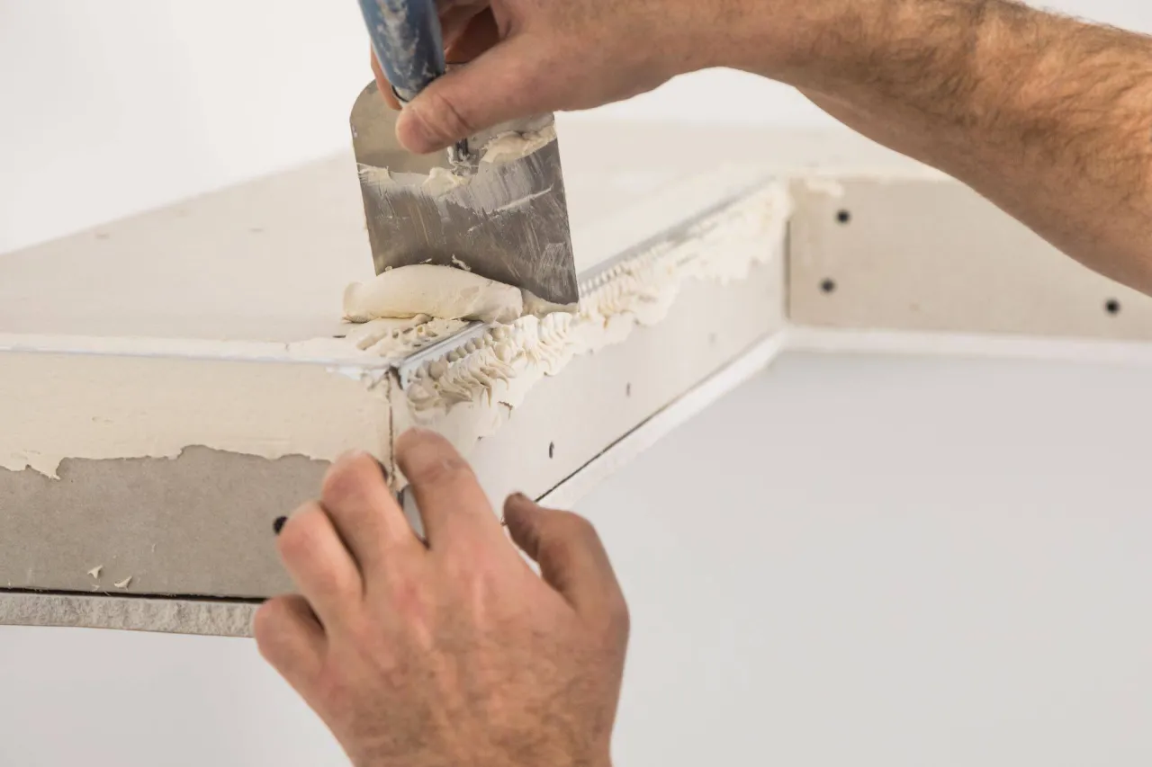 Spoinowanie płyt gipsowo-kartonowych z taśmą zbrojącą