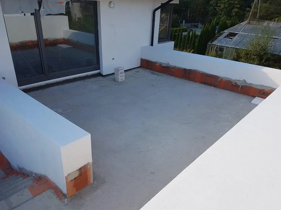 Wykonanie wylewki spadkowej na tarasie