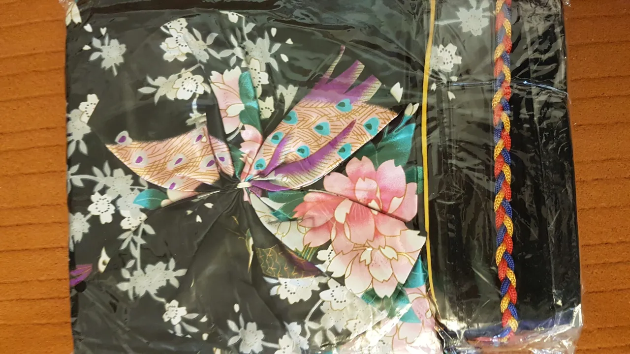 kimono z haftem, kimono z pasem obi, kimono z koronką