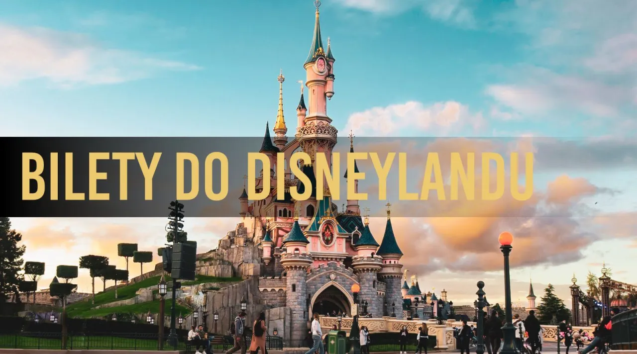 Zamek w Disneylandzie w Paryżu, z napisem 