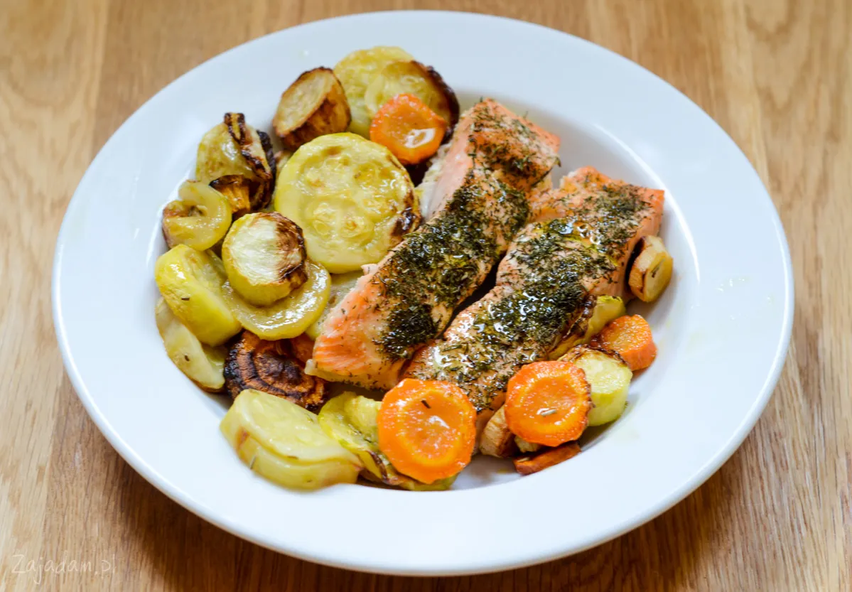 pieczone warzywa z rybą na blasze