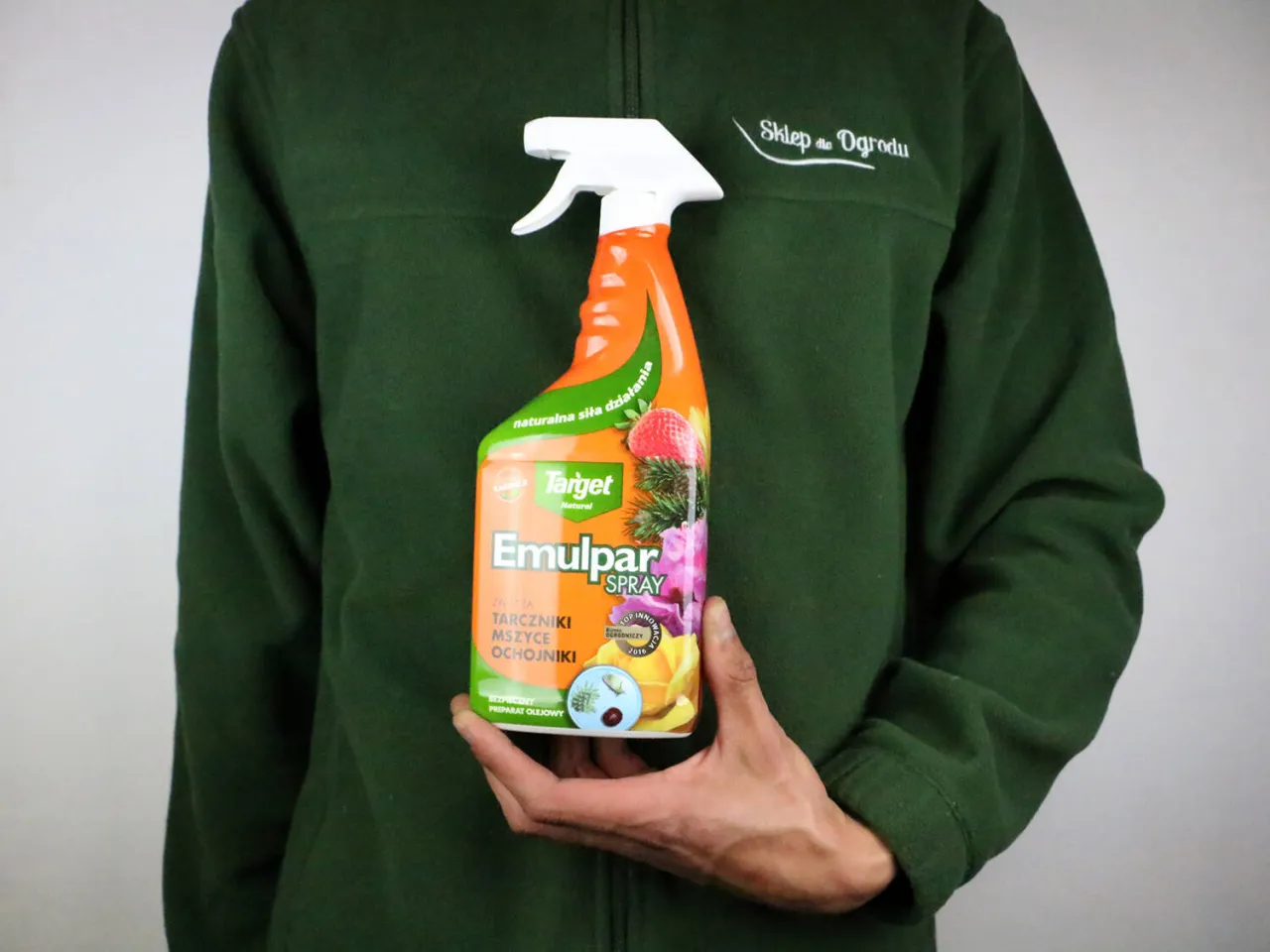 Oprysk na dynie i inne rośliny. Preparat Emulpar Spray zwalcza tarczniki, mszyce i ochotniki. Naturalna siła działania.