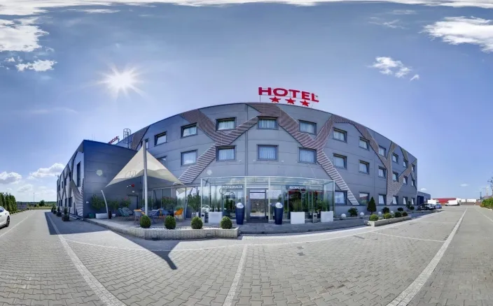 r&oacute;żne typy hoteli w Polsce (3, 4, 5 gwiazdek)