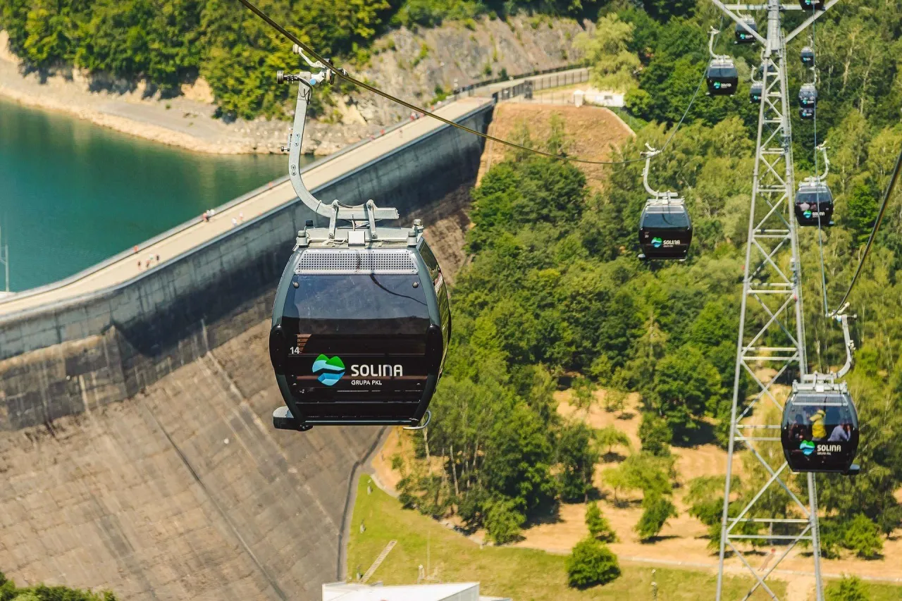 Kolej gondolowa Solina widok na zaporę