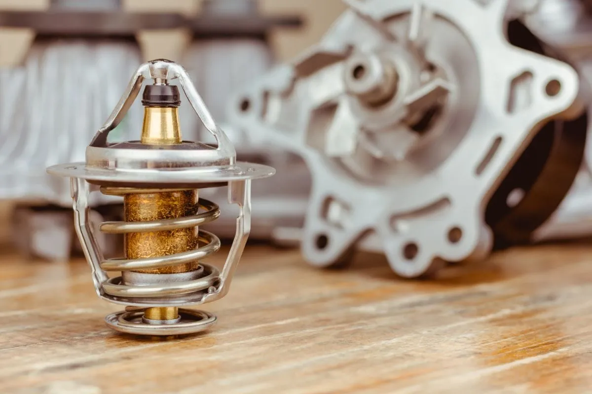 zużyty termostat samochodowy