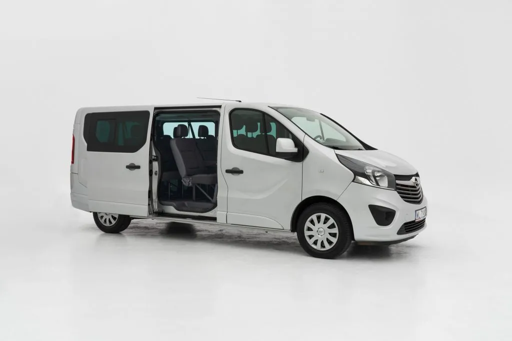 bus 9 osobowy w Polsce przepisy