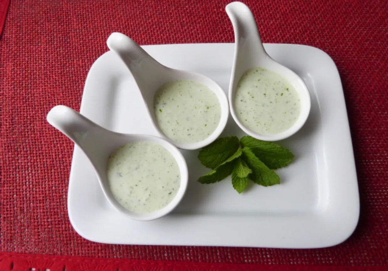 Sos miętowy jogurtowy do baraniny przepis